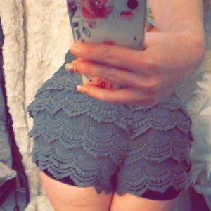 Green comfy shorts with lace